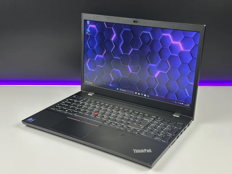 Lenovo ThinkPad P15v Gen 2 - mobilna stacja robocza z wydajnym procesorem Intel Core i9-11950H do CAD, projektowania i pracy profesjonalnej.
