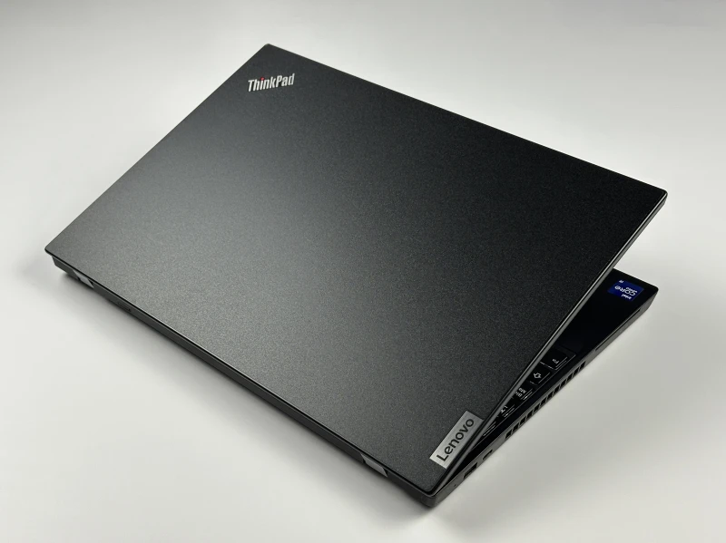 Lenovo ThinkPad P15v Gen 2 - mobilna stacja robocza z wydajnym procesorem Intel Core i9-11950H do CAD, projektowania i pracy profesjonalnej. Lenovo ThinkPad P15v Gen 2 - mobilna stacja robocza z wydajnym procesorem Intel Core i9-11950H do CAD, projektowania i pracy profesjonalnej.