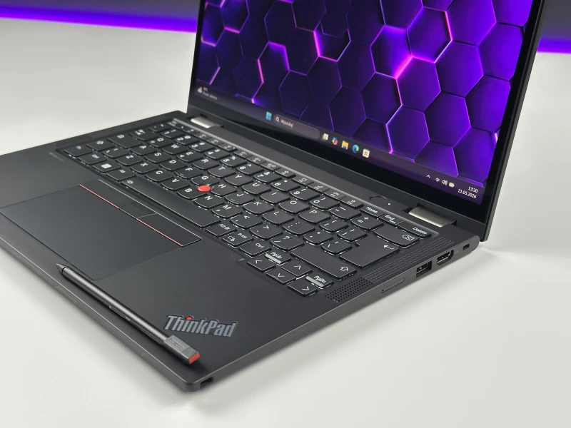 Lenovo ThinkPad X13 Yoga Gen 4 - i5-1345U, 13.3" FHD+ dotyk, modem LTE i rysik w obudowie. Mobilny laptop 2w1 do pracy, notatek i podróży.