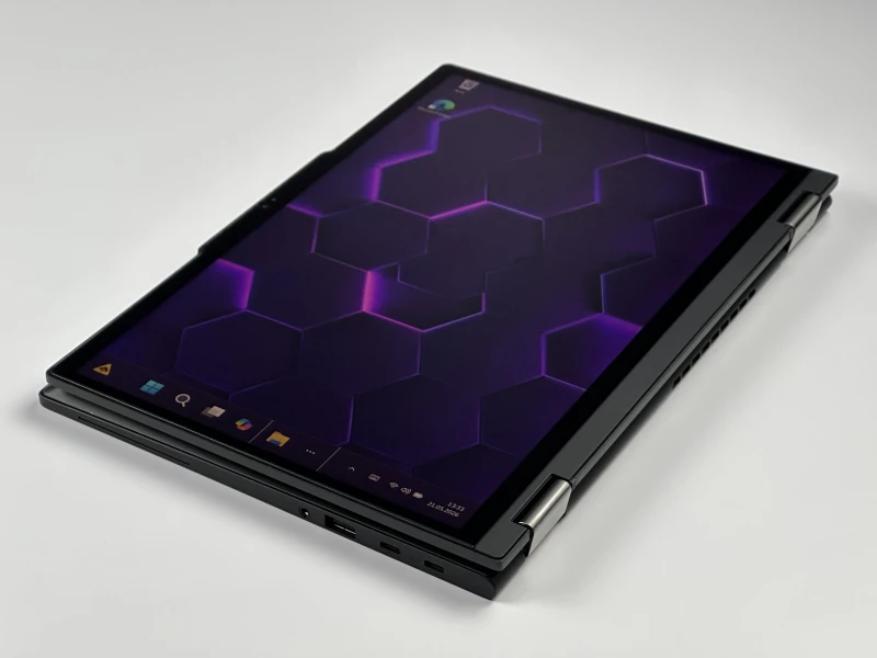 Lenovo ThinkPad X13 Yoga Gen 4 - i5-1345U, 13.3" FHD+ dotyk, modem LTE i rysik w obudowie. Mobilny laptop 2w1 do pracy, notatek i podróży.