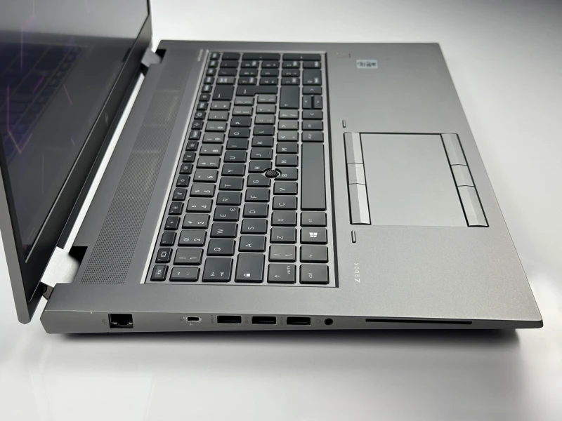 HP ZBook Fury 17 G7 i7-10850H, ekran 17.3", RTX 5000 (16GB). Profesjonalna stacja robocza do renderingu, CAD i zaawansowanej pracy graficznej.