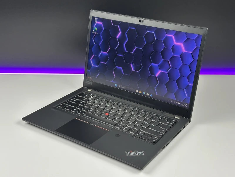 Lenovo ThinkPad T14 Gen 1 - i7-10610U, ekran 14" FHD. Biznesowy laptop z klawiaturą US (QWERTY PL), idealny do pracy biurowej i mobilnej.