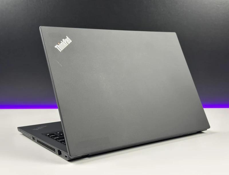 Lenovo ThinkPad T14 Gen 1 - i7-10610U, ekran 14" FHD. Biznesowy laptop z klawiaturą US (QWERTY PL), idealny do pracy biurowej i mobilnej.