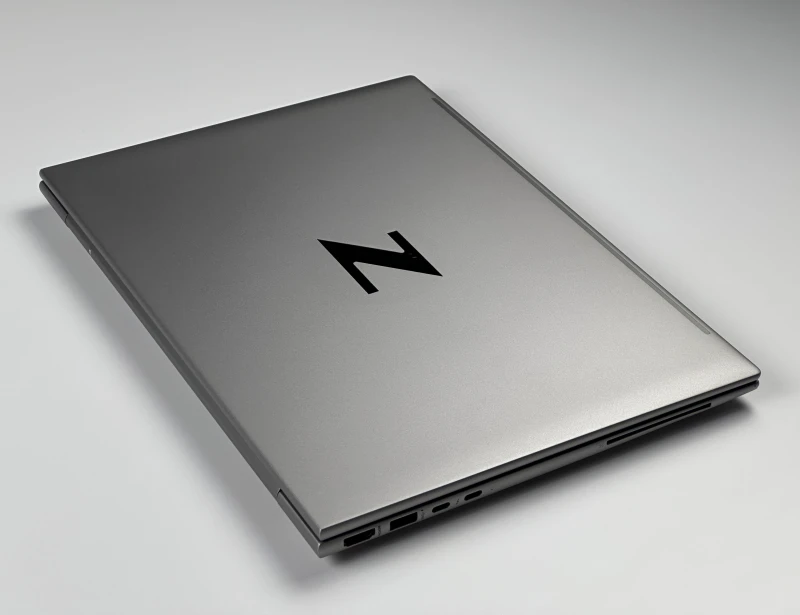 HP ZBook Firefly 14 G9 z i7-1265U, ekranem 14" FHD+, grafiką T550 (4GB). Lekka mobilna stacja robocza do projektowania, pracy biurowej i mobilnej.