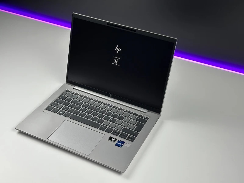 HP ZBook Firefly 14 G9 z i7-1265U, ekranem 14" FHD+, grafiką T550 (4GB). Lekka mobilna stacja robocza do projektowania, pracy biurowej i mobilnej.