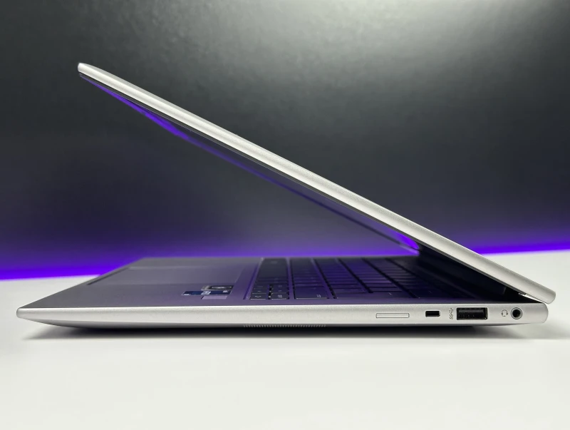 HP ZBook Firefly 14 G9 z i7-1265U, ekranem 14" FHD+, grafiką T550 (4GB). Lekka mobilna stacja robocza do projektowania, pracy biurowej i mobilnej.