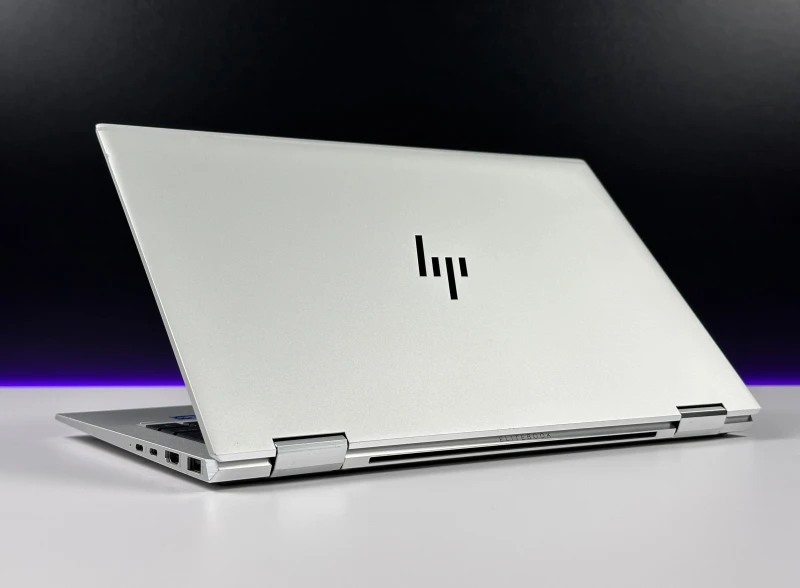 HP EliteBook x360 1030 G8 z i5-1145G7, dotykowym ekranem FHD i funkcją Sure View – elegancki laptop 2w1 z naciskiem na mobilność i prywatność.