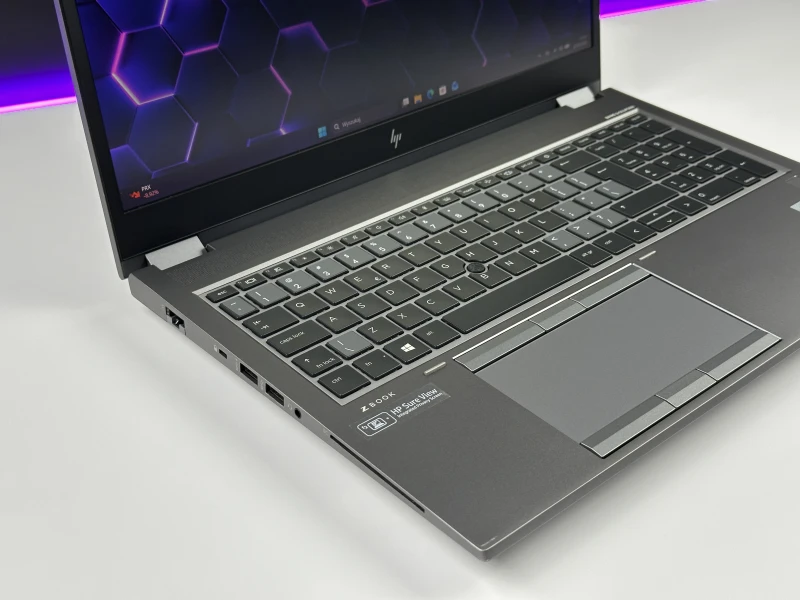 HP ZBook Fury 15 G7 - i7-10850H, ekran 15.6" FHD Sure View, RTX 5000 (16GB). Wydajna stacja robocza do CAD, 3D i profesjonalnych projektów.