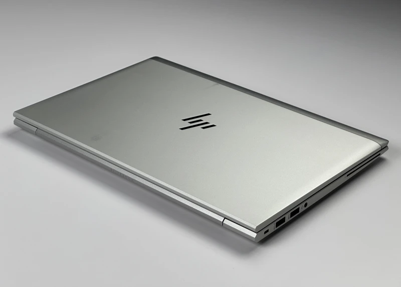 HP EliteBook 830 G8 z i5-1145G7, 13.3" FHD Sure View. Kompaktowy laptop biznesowy z funkcją ochrony prywatności ekranu i lekką konstrukcją.