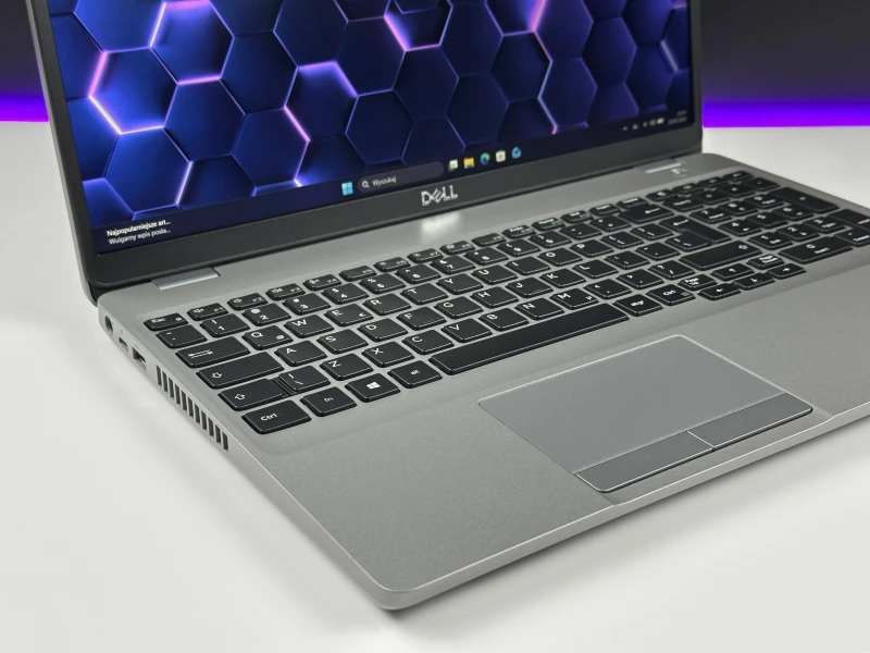 Dell Latitude 5510 – siła klasy biznes. Elegancki, szybki i niezawodny laptop z procesorem i7 - gotowy na intensywne wyzwania codzienności.