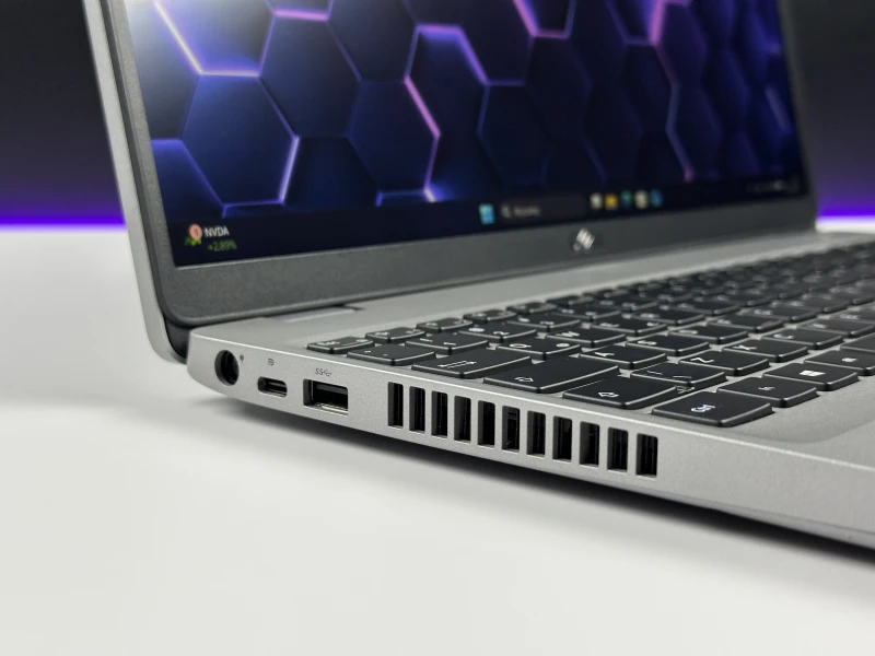 Dell Latitude 5510 – siła klasy biznes. Elegancki, szybki i niezawodny laptop z procesorem i7 - gotowy na intensywne wyzwania codzienności.