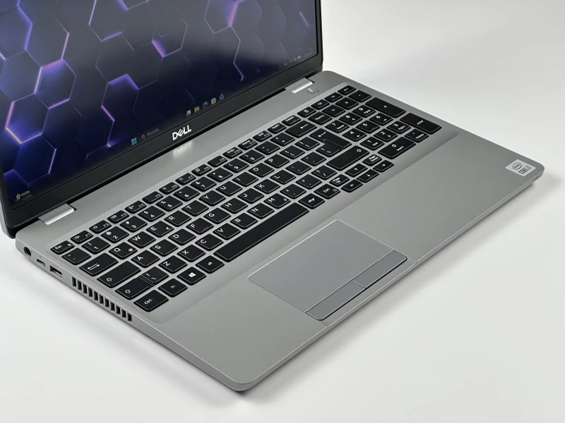 Dell Latitude 5510 – siła klasy biznes. Elegancki, szybki i niezawodny laptop z procesorem i7 - gotowy na intensywne wyzwania codzienności.