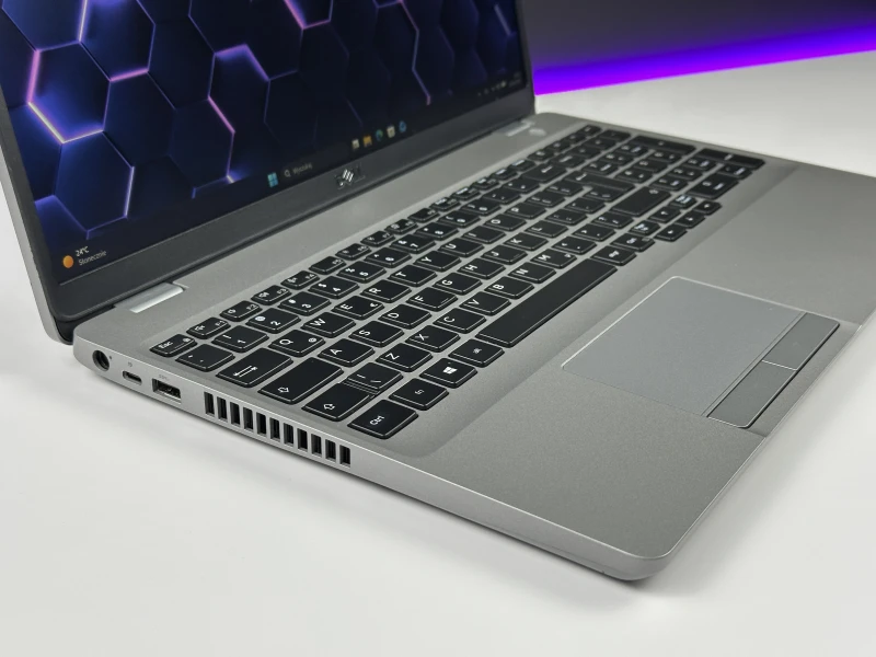 Dell Latitude 5510 – siła klasy biznes. Elegancki, szybki i niezawodny laptop z procesorem i7 - gotowy na intensywne wyzwania codzienności.