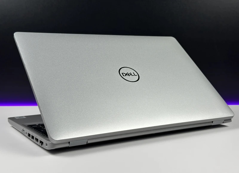 Dell Latitude 5510 – siła klasy biznes. Elegancki, szybki i niezawodny laptop z procesorem i7 - gotowy na intensywne wyzwania codzienności. Dell Latitude 5510 – siła klasy biznes. Elegancki, szybki i niezawodny laptop z procesorem i7 - gotowy na intensywne wyzwania codzienności.