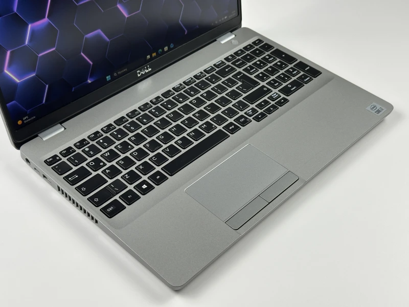 Dell Latitude 5510 – siła klasy biznes. Elegancki, szybki i niezawodny laptop z procesorem i7 - gotowy na intensywne wyzwania codzienności.