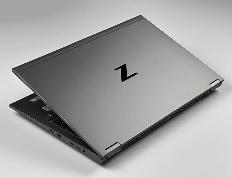HP ZBook Fury 15 G7 - i7-10850H, ekran 15.6" FHD Sure View, RTX 5000 (16GB). Wydajna stacja robocza do CAD, 3D i profesjonalnych projektów.