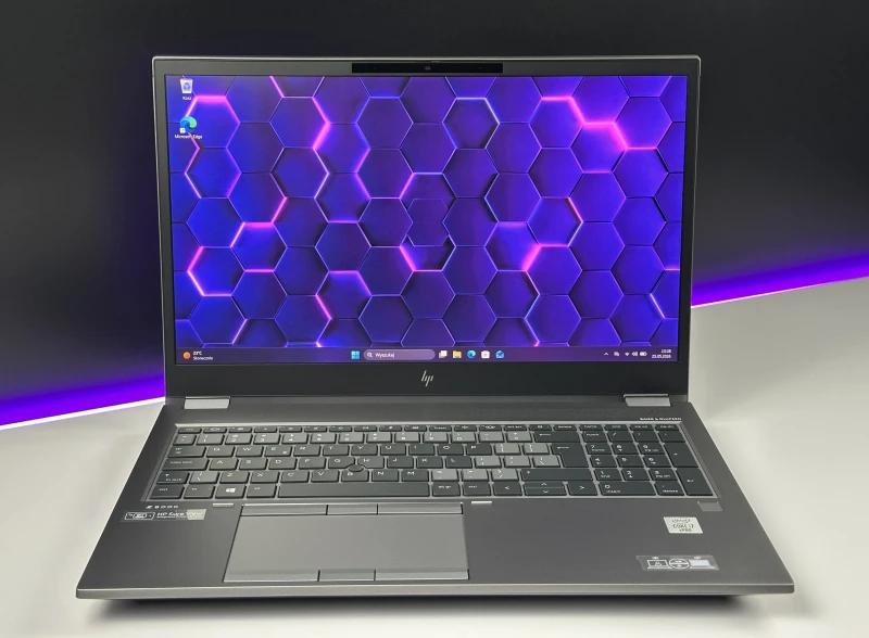 HP ZBook Fury 15 G7 - i7-10850H, ekran 15.6" FHD Sure View, RTX 5000 (16GB). Wydajna stacja robocza do CAD, 3D i profesjonalnych projektów.
