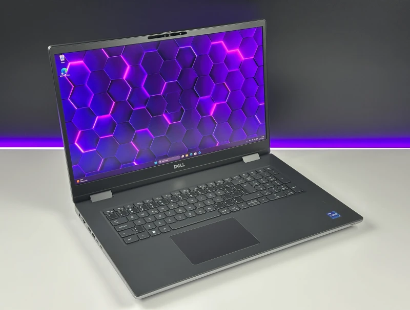Dell Precision 7770 - i7-12850HX, 17.3" FHD, RTX A4500. Zaawansowana stacja robocza z wydajnym chłodzeniem do profesjonalnych zastosowań.