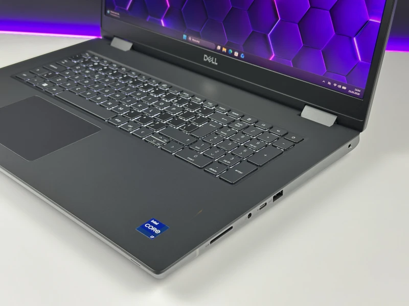 Dell Precision 7770 - i7-12850HX, 17.3" FHD, RTX A4500. Zaawansowana stacja robocza z wydajnym chłodzeniem do profesjonalnych zastosowań.