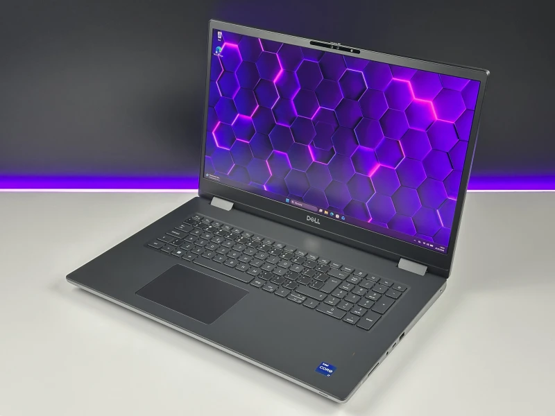 Dell Precision 7770 - i7-12850HX, 17.3" FHD, RTX A4500. Zaawansowana stacja robocza z wydajnym chłodzeniem do profesjonalnych zastosowań.