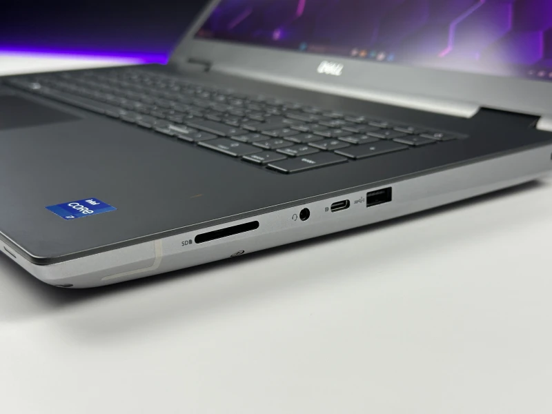 Dell Precision 7770 - i7-12850HX, 17.3" FHD, RTX A4500. Zaawansowana stacja robocza z wydajnym chłodzeniem do profesjonalnych zastosowań.