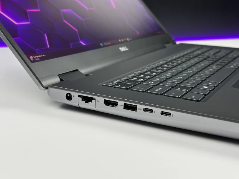Dell Precision 7770 - i7-12850HX, 17.3" FHD, RTX A4500. Zaawansowana stacja robocza z wydajnym chłodzeniem do profesjonalnych zastosowań.