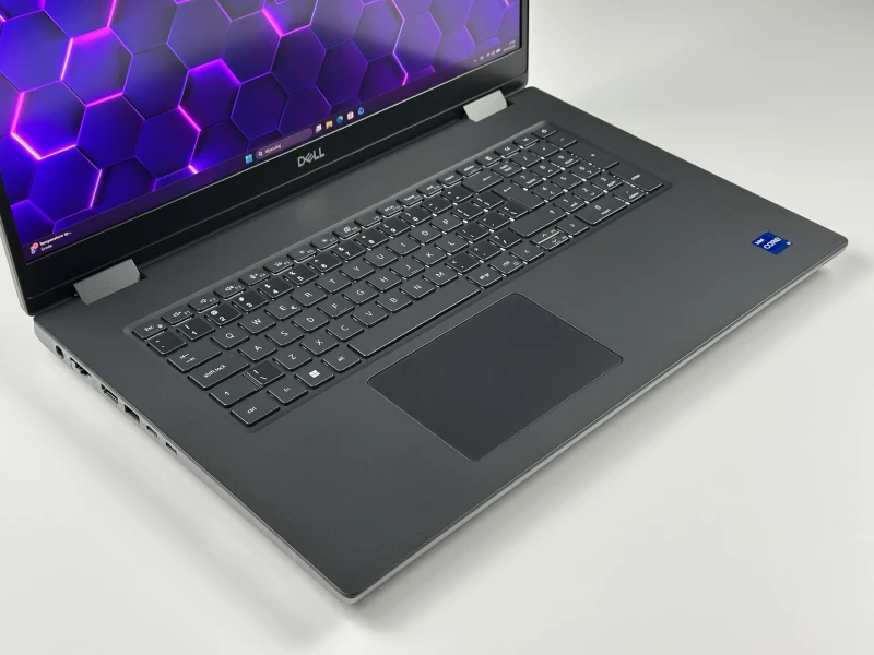 Dell Precision 7770 - i7-12850HX, 17.3" FHD, RTX A4500. Zaawansowana stacja robocza z wydajnym chłodzeniem do profesjonalnych zastosowań.