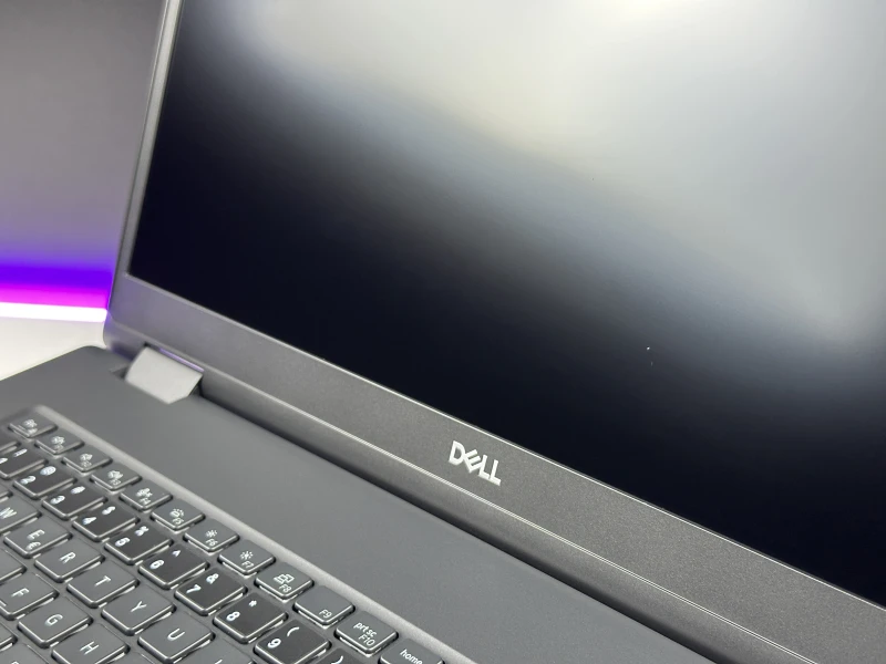 Dell Precision 7770 - i7-12850HX, 17.3" FHD, RTX A4500. Zaawansowana stacja robocza z wydajnym chłodzeniem do profesjonalnych zastosowań.