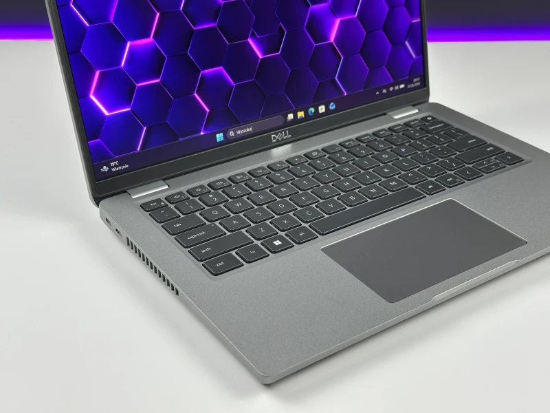 Dell Latitude 5431 z i5-1250P i FHD – nowoczesny laptop biznesowy, który łączy wysoką wydajność z mobilnością, idealny do codziennej pracy i podróży.