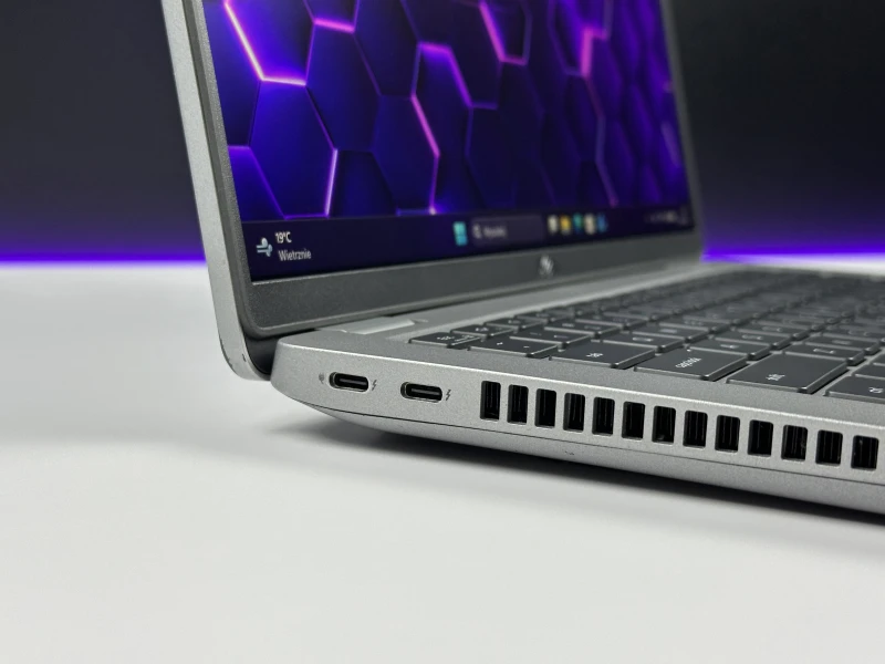 Dell Latitude 5431 z i5-1250P i FHD – nowoczesny laptop biznesowy, który łączy wysoką wydajność z mobilnością, idealny do codziennej pracy i podróży.