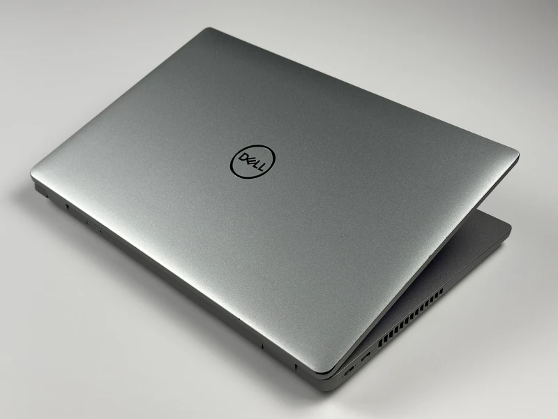 Dell Latitude 5431 z i5-1250P i FHD – nowoczesny laptop biznesowy, który łączy wysoką wydajność z mobilnością, idealny do codziennej pracy i podróży.