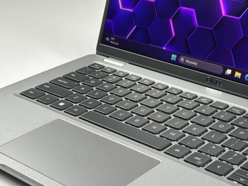 Dell Latitude 5431 z i5-1250P i FHD – nowoczesny laptop biznesowy, który łączy wysoką wydajność z mobilnością, idealny do codziennej pracy i podróży.