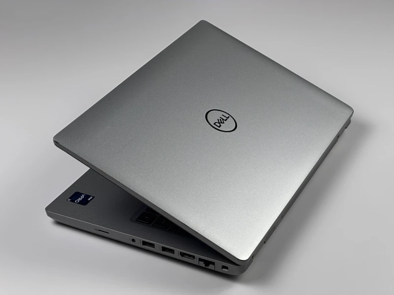 Dell Latitude 5431 z i7-1270P i ekranem FHD 14" to wydajny laptop biznesowy do pracy biurowej, mobilnej i codziennych zadań. Klawiatura QWERTY PL.