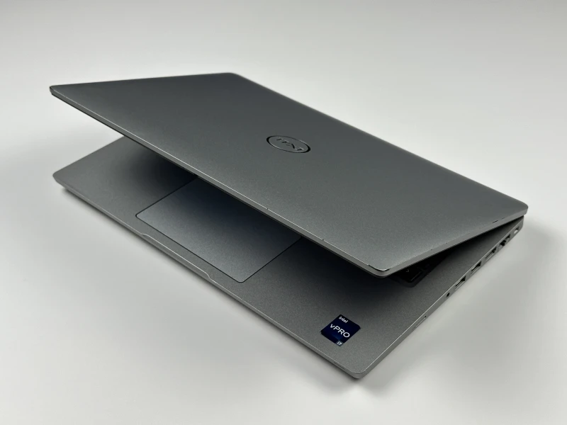 Dell Latitude 5431 z i7-1270P i ekranem FHD 14" to wydajny laptop biznesowy do pracy biurowej, mobilnej i codziennych zadań. Klawiatura QWERTY PL.