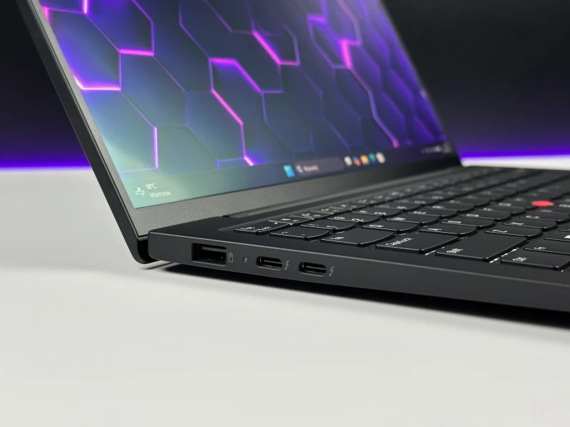 Lenovo ThinkPad X1 Carbon Gen 12 - Ultra 7 165U, ekran 14" 2.8K OLED/120Hz. Ultralekki laptop premium z klawiaturą US i obsługą Wi-Fi 6E.