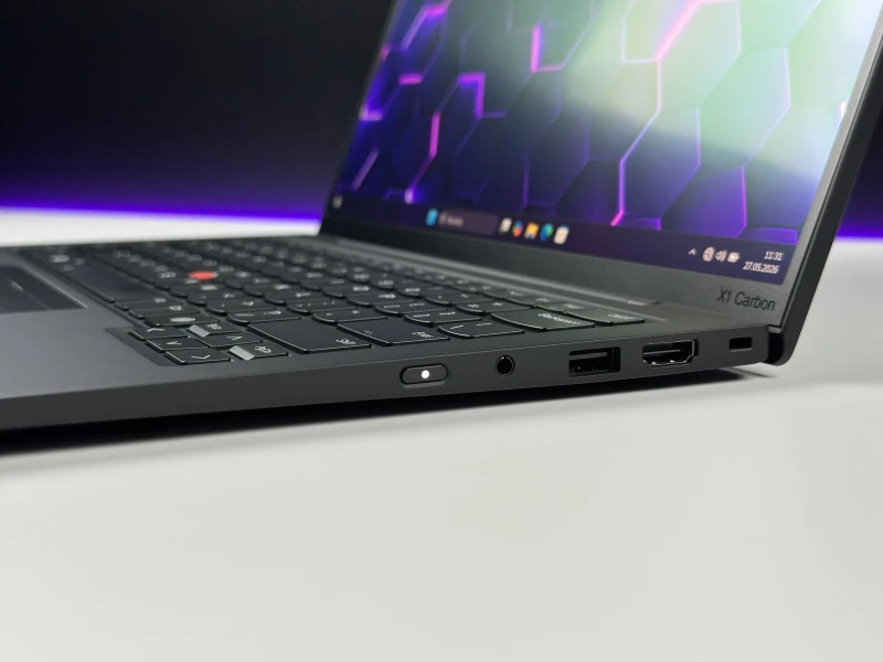 Lenovo ThinkPad X1 Carbon Gen 12 - Ultra 7 165U, ekran 14" 2.8K OLED/120Hz. Ultralekki laptop premium z klawiaturą US i obsługą Wi-Fi 6E.