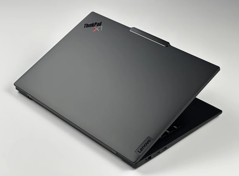 Lenovo ThinkPad X1 Carbon Gen 12 - Ultra 7 165U, ekran 14" 2.8K OLED/120Hz. Ultralekki laptop premium z klawiaturą US i obsługą Wi-Fi 6E.