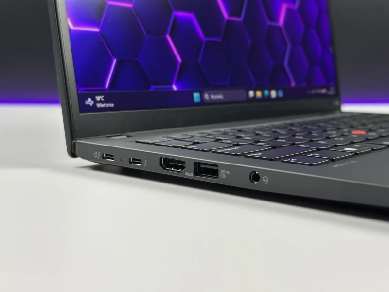 Lenovo ThinkPad T14s Gen 4 - i7-1365U, 32GB LPDDR5. Lekki ultrabook biznesowy z klawiaturą US i obsługą Wi-Fi 6E do nowoczesnej pracy mobilnej.
