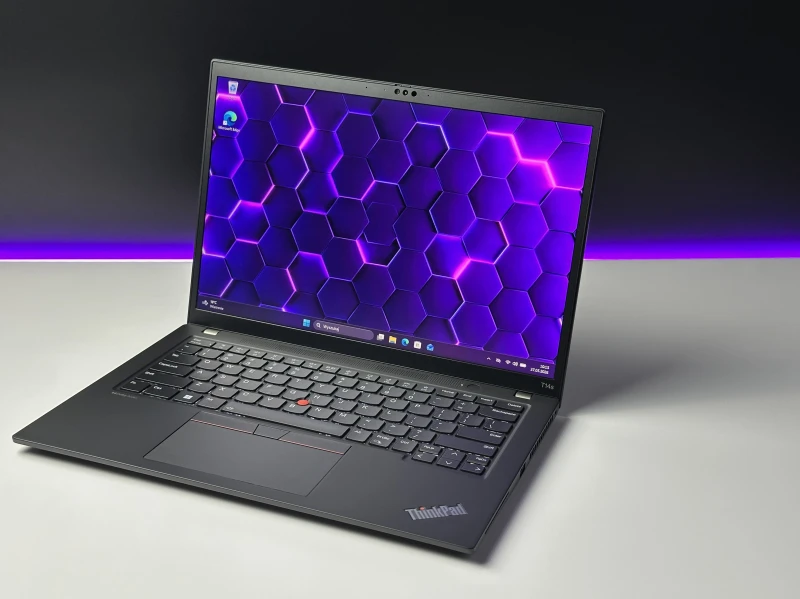 Lenovo ThinkPad T14s Gen 4 - i7-1365U, 32GB LPDDR5. Lekki ultrabook biznesowy z klawiaturą US i obsługą Wi-Fi 6E do nowoczesnej pracy mobilnej. Lenovo ThinkPad T14s Gen 4 - i7-1365U, 32GB LPDDR5. Lekki ultrabook biznesowy z klawiaturą US i obsługą Wi-Fi 6E do nowoczesnej pracy mobilnej.