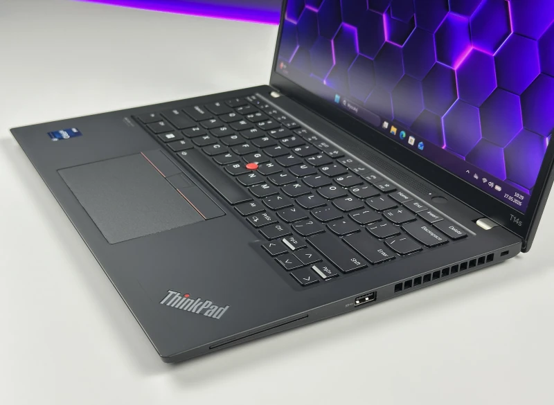Lenovo ThinkPad T14s Gen 4 - i7-1365U, 32GB LPDDR5. Lekki ultrabook biznesowy z klawiaturą US i obsługą Wi-Fi 6E do nowoczesnej pracy mobilnej.