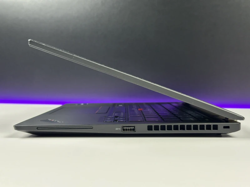 Lenovo ThinkPad T14s Gen 4 - i7-1365U, 32GB LPDDR5. Lekki ultrabook biznesowy z klawiaturą US i obsługą Wi-Fi 6E do nowoczesnej pracy mobilnej.