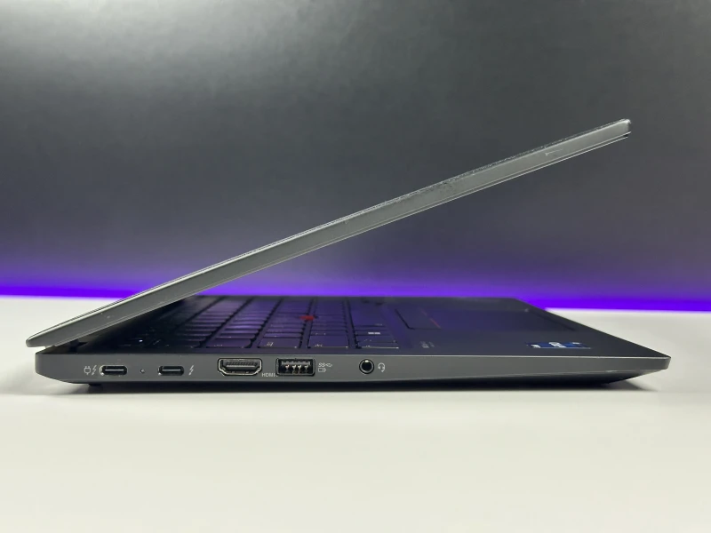 Lenovo ThinkPad T14s Gen 4 - i7-1365U, 32GB LPDDR5. Lekki ultrabook biznesowy z klawiaturą US i obsługą Wi-Fi 6E do nowoczesnej pracy mobilnej.