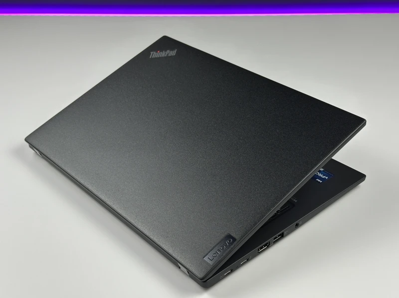 Lenovo ThinkPad T14s Gen 4 - i7-1365U, 32GB LPDDR5. Lekki ultrabook biznesowy z klawiaturą US i obsługą Wi-Fi 6E do nowoczesnej pracy mobilnej.