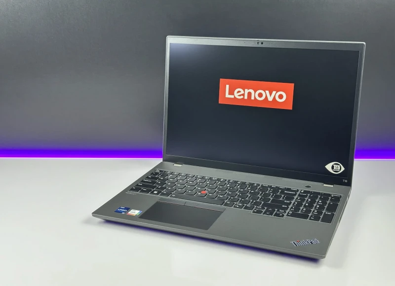 Lenovo ThinkPad T16 Gen 1 z i7-1270P i ekranem 16” FHD+. Wydajny laptop biznesowy z dużą przestrzenią roboczą do pracy i multitaskingu.