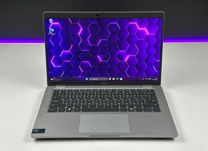 Dell Latitude 5450 Ultra 7 165U, 14" FHD, DDR5 – nowoczesny laptop biznesowy do pracy mobilnej i biurowej z klawiaturą US i wysoką wydajnością.