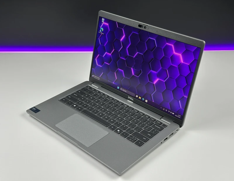Dell Latitude 5450 Ultra 7 165U, 14" FHD, DDR5 – nowoczesny laptop biznesowy do pracy mobilnej i biurowej z klawiaturą US i wysoką wydajnością.