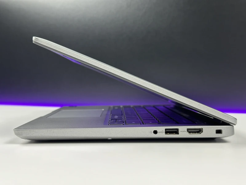 Dell Latitude 5450 Ultra 7 165U, 14" FHD, DDR5 – nowoczesny laptop biznesowy do pracy mobilnej i biurowej z klawiaturą US i wysoką wydajnością.