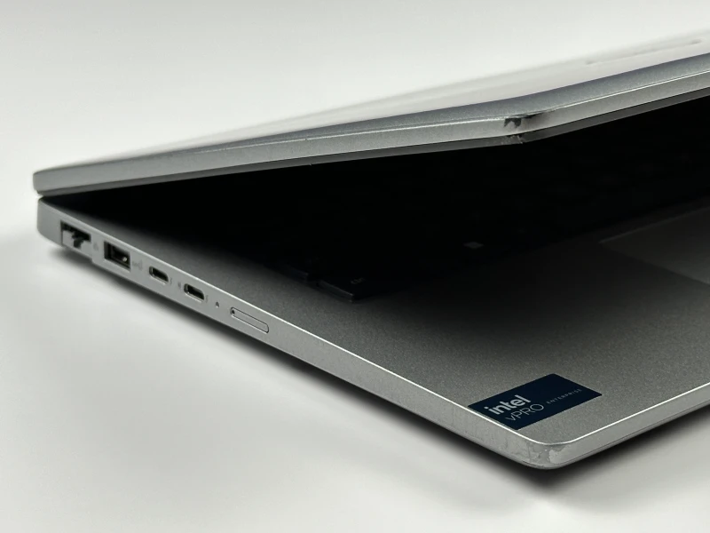 Dell Latitude 5450 Ultra 7 165U, 14" FHD, DDR5 – nowoczesny laptop biznesowy do pracy mobilnej i biurowej z klawiaturą US i wysoką wydajnością.