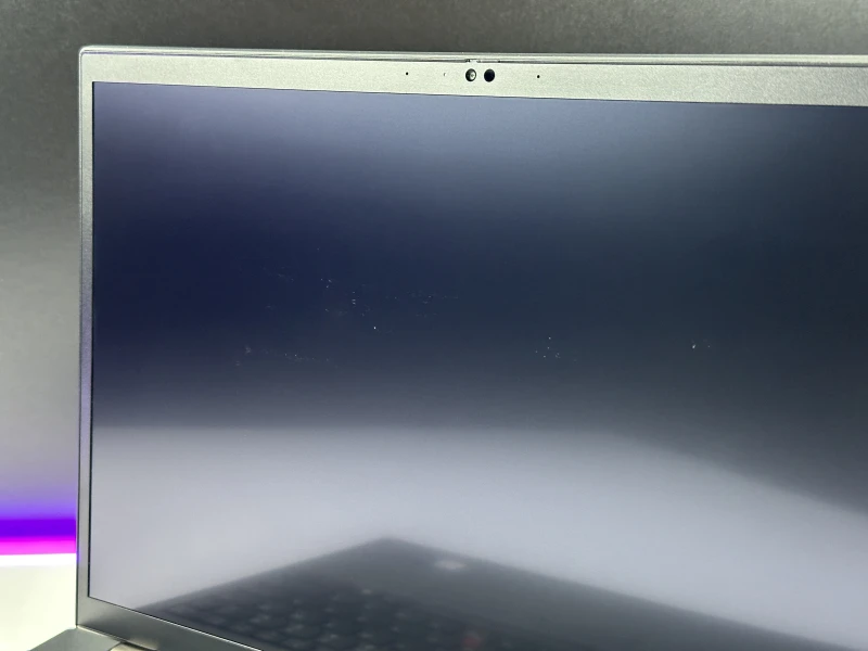 Lenovo ThinkPad T16 Gen 1 z i7-1270P i dotykowym ekranem 16” FHD+. Wydajny laptop biznesowy z dużą przestrzenią roboczą do pracy i multitaskingu.