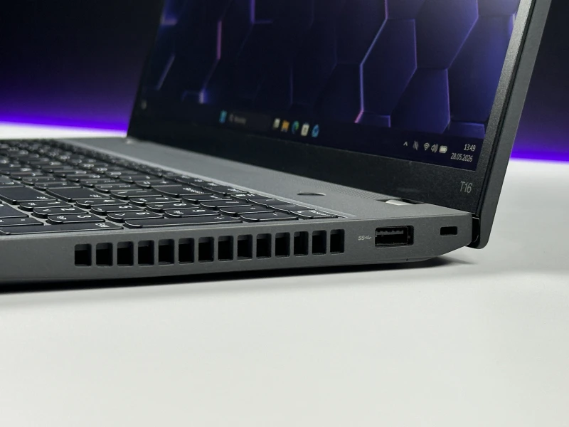 Lenovo ThinkPad T16 Gen 1 z i7-1270P i dotykowym ekranem 16” FHD+. Wydajny laptop biznesowy z dużą przestrzenią roboczą do pracy i multitaskingu.